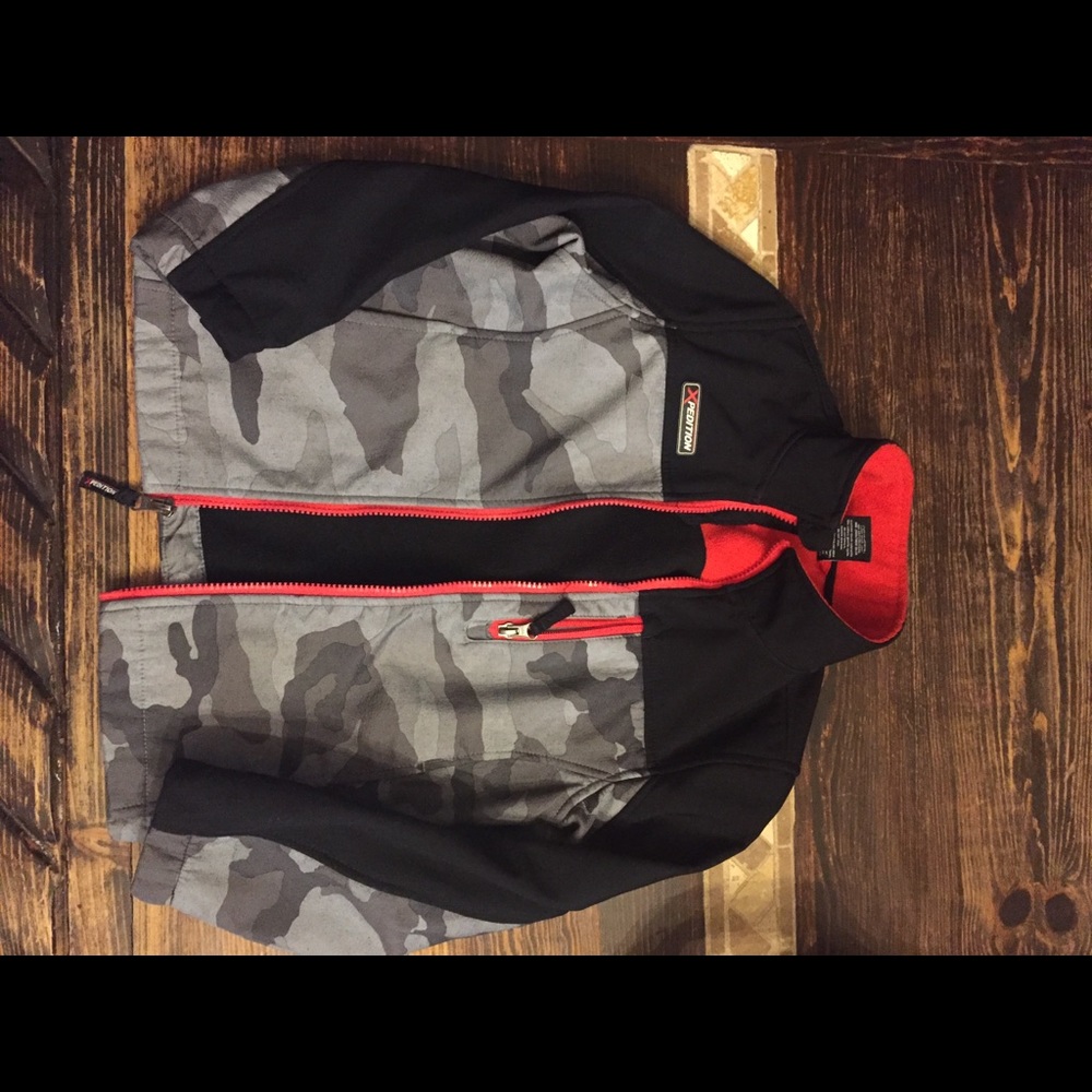 Boys size 6-7 Mountain Xpedition jacket